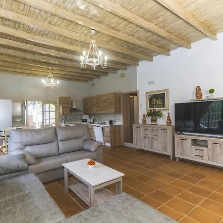 Cubo's Casa El Candil 8 Pax Holiday home