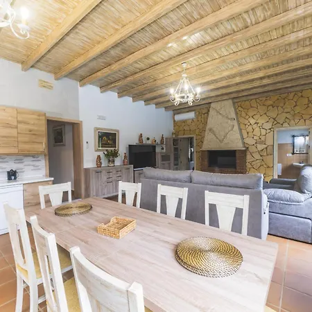 Cubo's Casa El Candil 8 Pax Holiday home