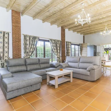 Cubo's Casa El Candil 8 Pax Holiday home *
